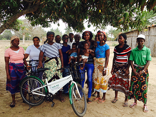 Monitoring visit. Members of Govuro Home based care association, IA staff member, and Provincial Directorate of Health staff member. Members with a bicycle that was donated by Irish Aid. Govuro, Inhambane Province Nov 2015. Credit: Irish Aid 