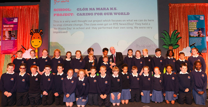 Glor na Mara NS receiving their throphy from the Minister for Foreigh Affairs and Trade, Charlie Flanagan at the Our World Awards finals.